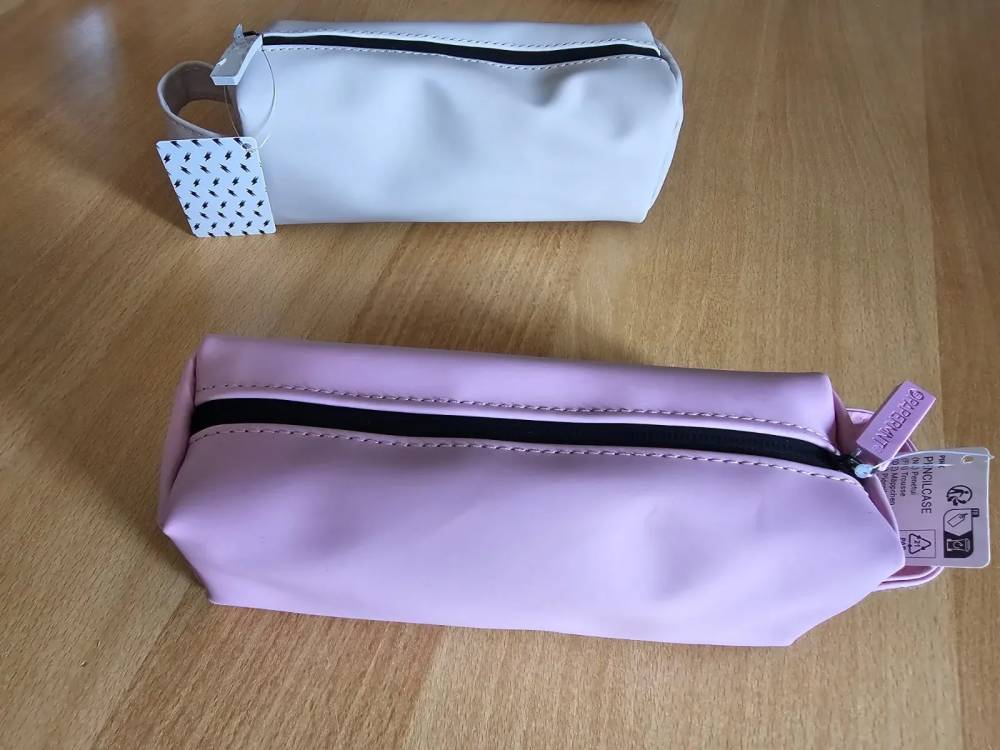 Trousses en simili cuir personnalisables